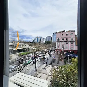https://sunflower-twin-room.hotels-in-tirana.com